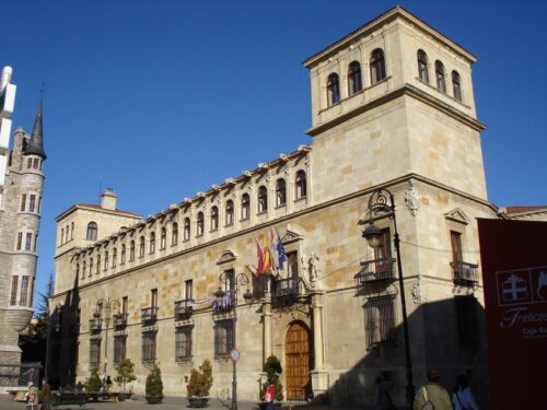 Palacio De Los Guzmanes